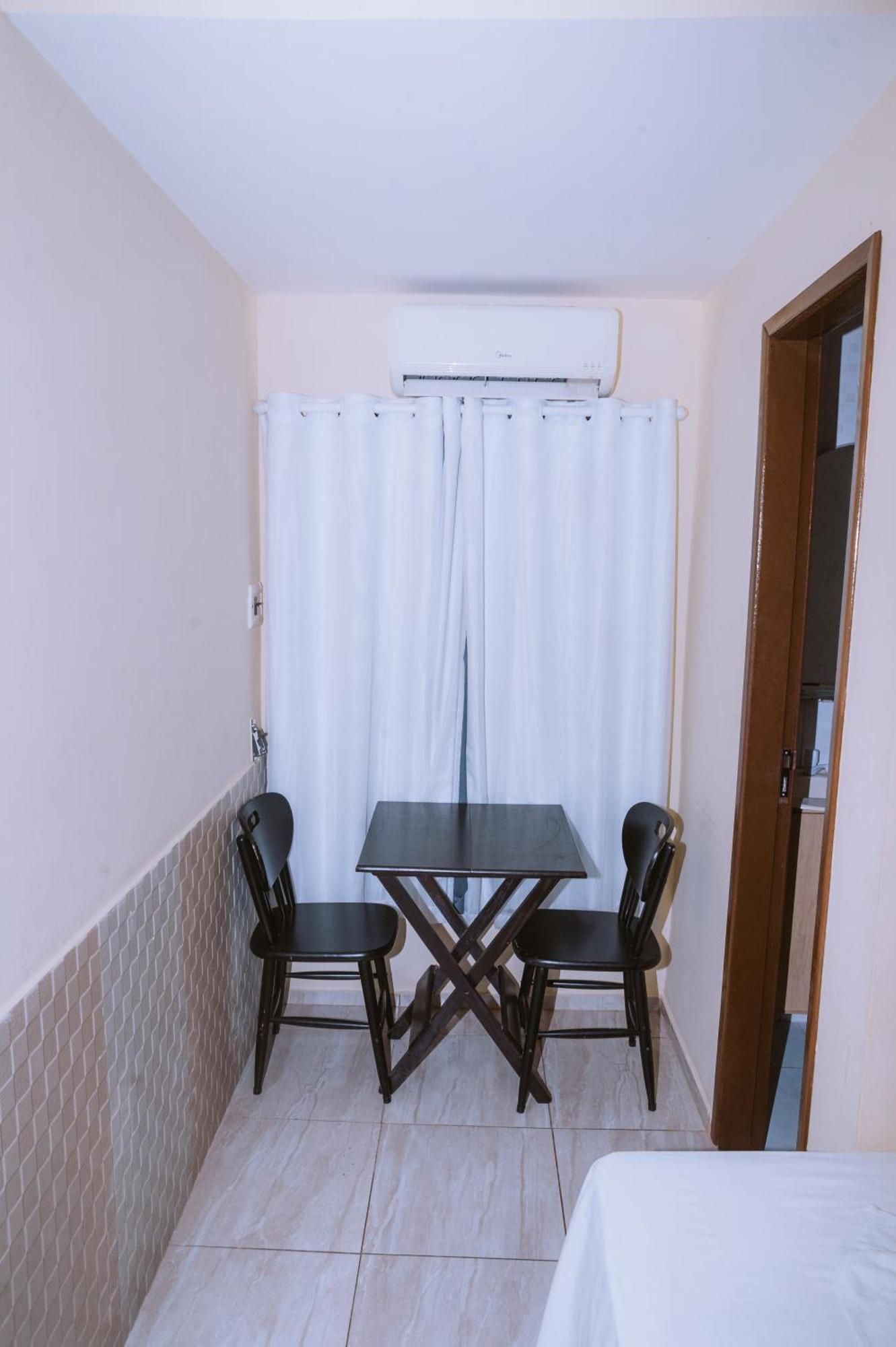Quarto Econômico com 2 Camas de Solteiro